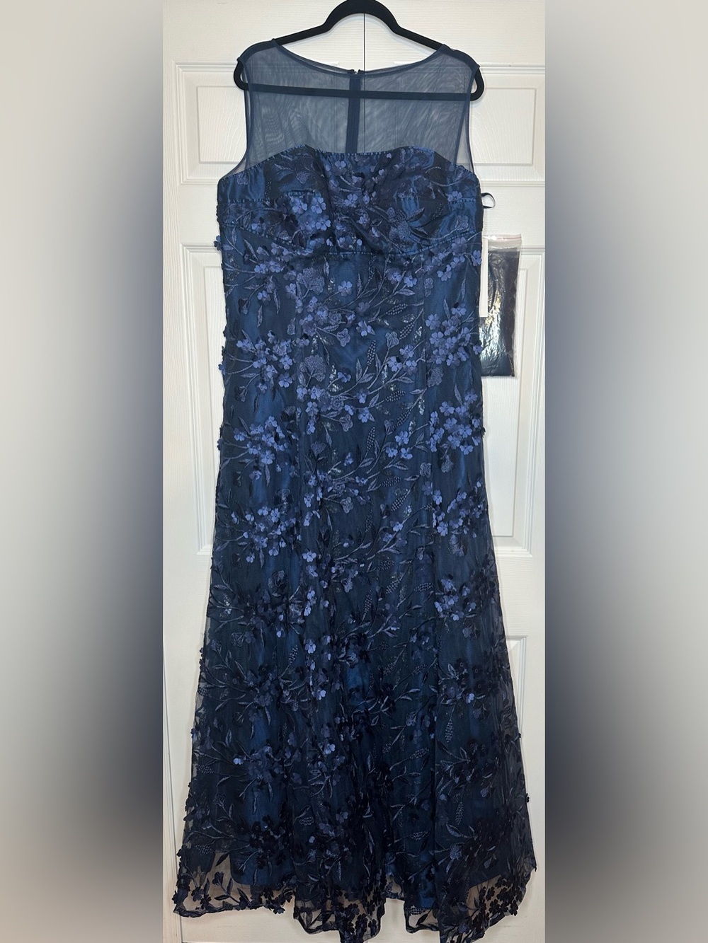 Sleeveless Navy Floral Lace Evening Dress NWT Size 18 M124X